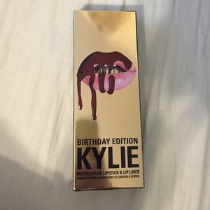 Kylie Jenner Leo lip kit