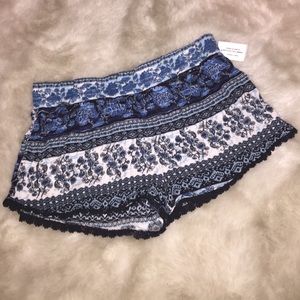 Patterned shorts with pockets