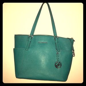 Michael Kors Jet Set Medium Tote