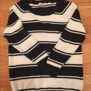 Navy and cream stripped madewell knit sweater 🍂🍁