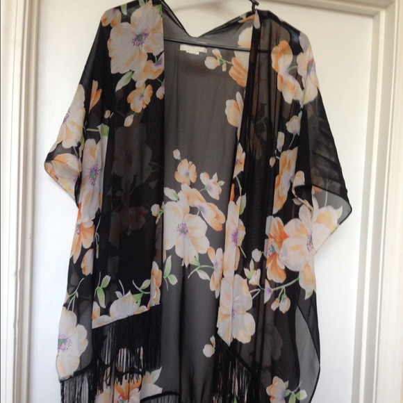 Black && Floral Kimono