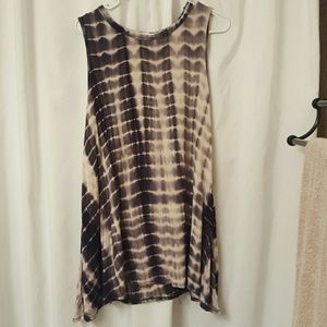 Black sleeveless dress