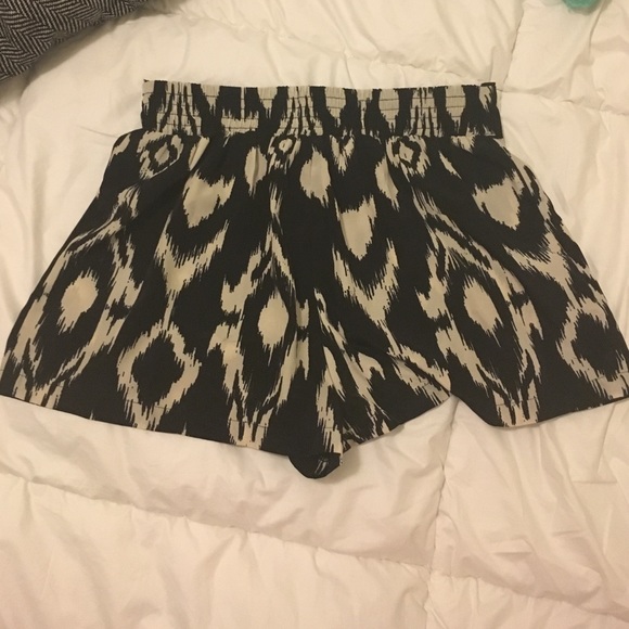 In trend Pattern shorts - Picture 2 of 3