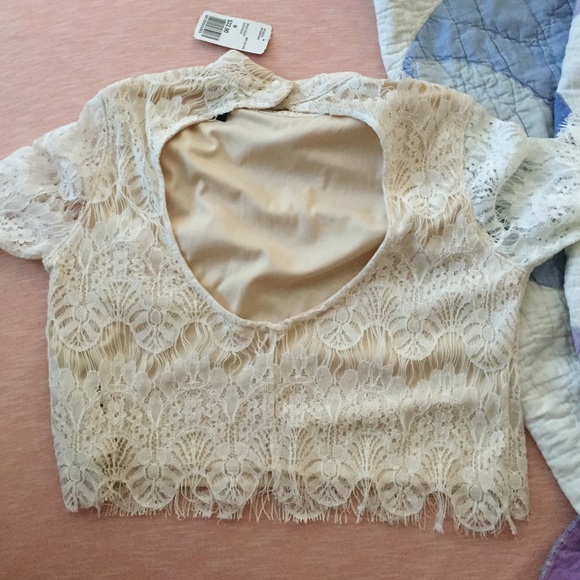 Long sleeve lace crop top - Picture 2 of 3