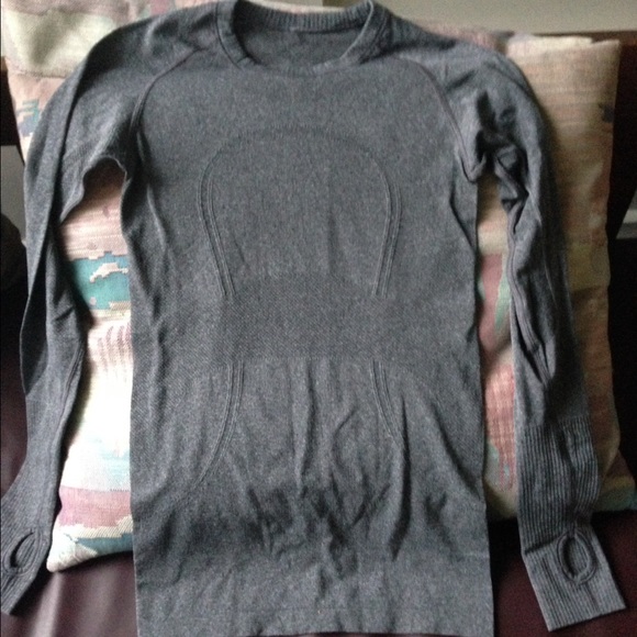 Lululemon long sleeve swiftly tech size 4 in gray