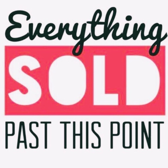 Thank you for browsing my closet ❤️😘