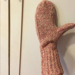 Lord and Taylors Pink Wool Mittens