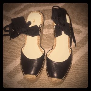 BCBG women's woven wedges