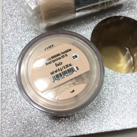 FAIR Collector's Edition Powder Foundation Set - Picture 2 of 4