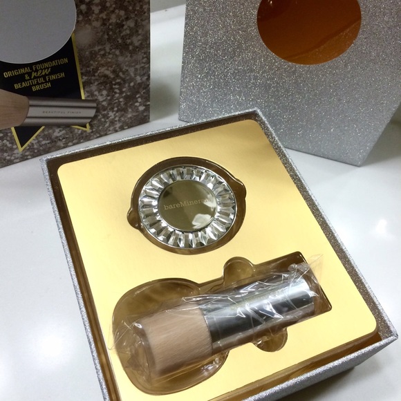 FAIR Collector's Edition Powder Foundation Set - Picture 3 of 4