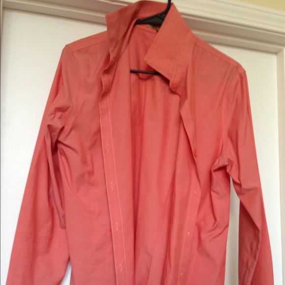 SOLD 🚨NEVER WORN 🎀BUTTON DOWN