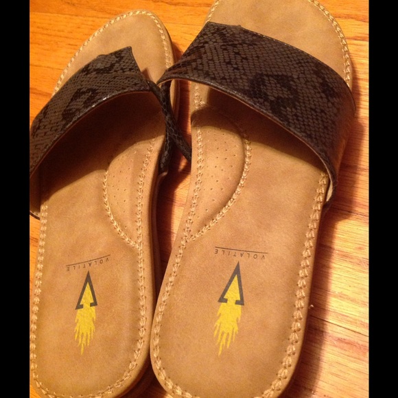 Volatile flip flops - Picture 2 of 3
