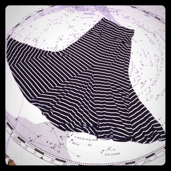 Navy & White striped FLOWY maxi skirt - Picture 1 of 1