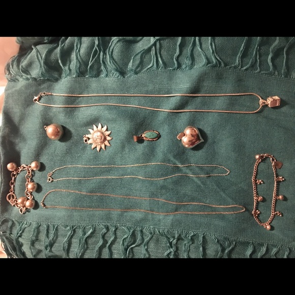 Lot of jewelry of all sorts.