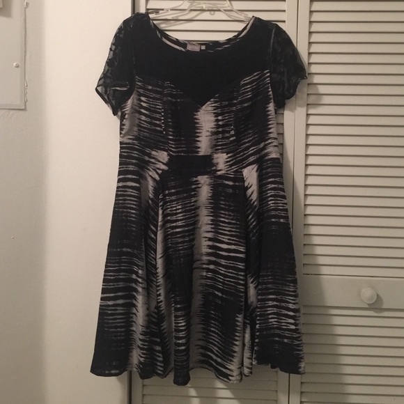 Fit and flare chiffon dress with pockets - Picture 1 of 4