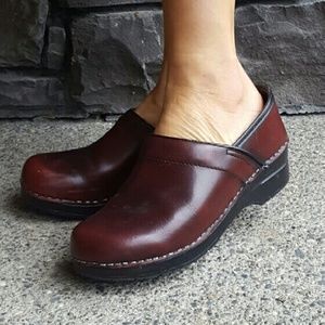 burgundy dansko clogs