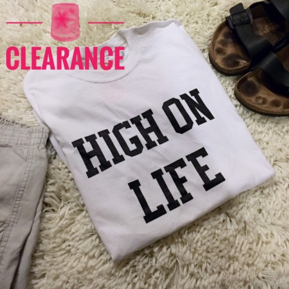 🚨CLEARANCE🛍✨Men's High On Life Tee