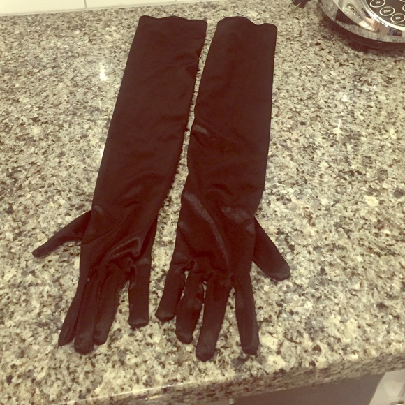 Satin gloves! - Picture 1 of 1