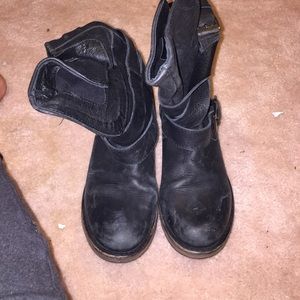 Steve Madddn Distressed booths