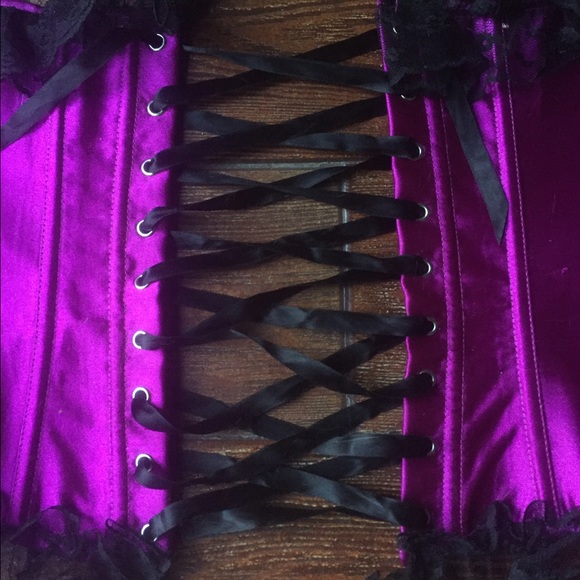 Purple Corset with Lace Detail and Trim - Picture 3 of 4