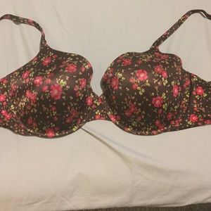 38DDD Victoria secret bra.