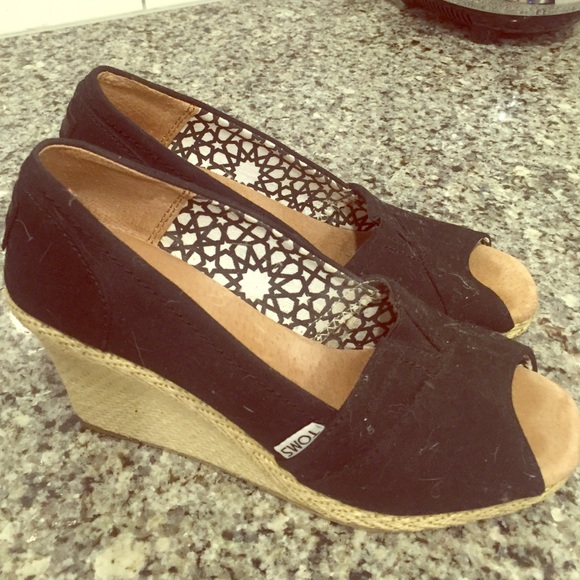 Toms wedges.