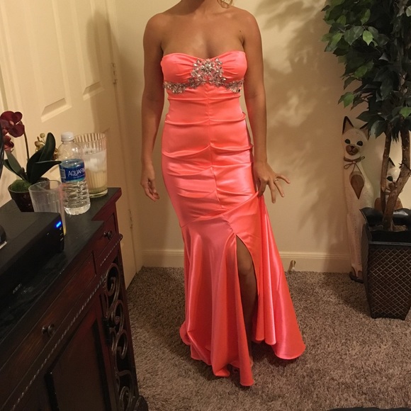Prom dress - Picture 1 of 4
