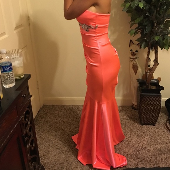 Prom dress - Picture 2 of 4