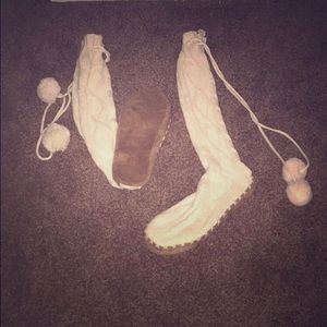 VICTORIAS SECRET slipper boots