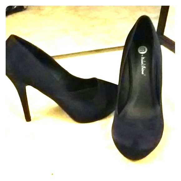 Classic black stilettos.