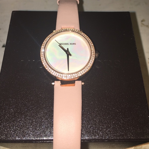 Brand new authentic Michael Kors watch main image 4