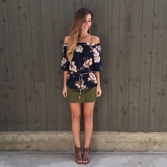 LAST ITEM | new | off the shoulder blouse - Picture 2 of 4