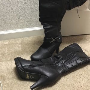 Brand New!! Never worn ever! Black lace up