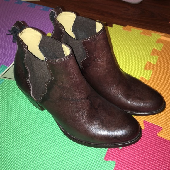 Frye dark brown vintage/rustic leather ankle boots