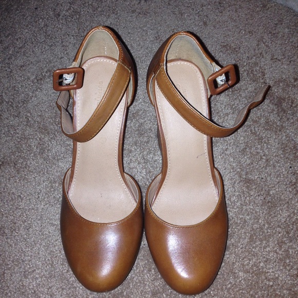 Urban Outfitters brown wedges
