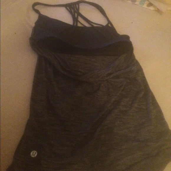 Size 6 lululemon tank top with built in bra.