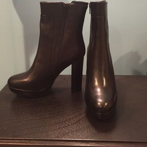 Never warn! Steve Madden leather black booties