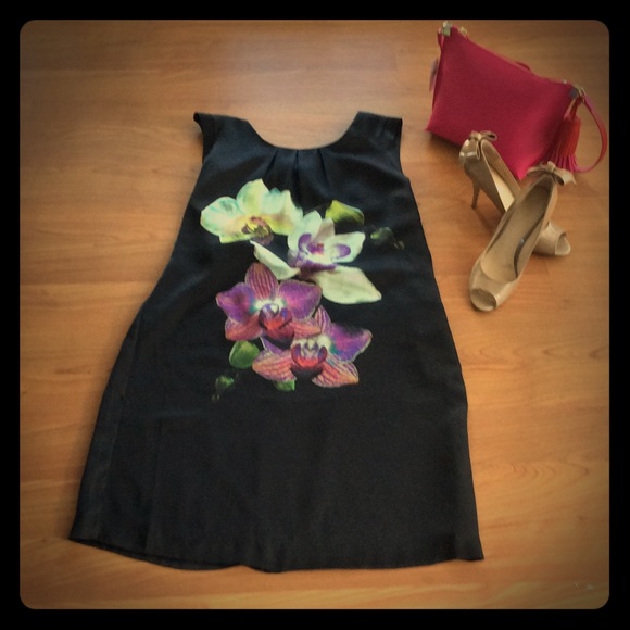 Gorgeous sheath dress!