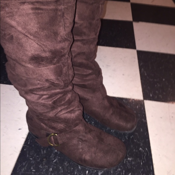 Boots - Picture 2 of 4