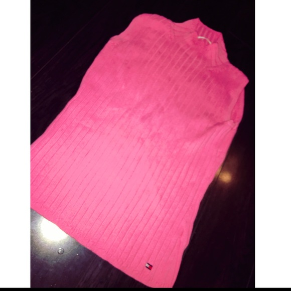 Tommy turtle neck sleeve less top, super cute
