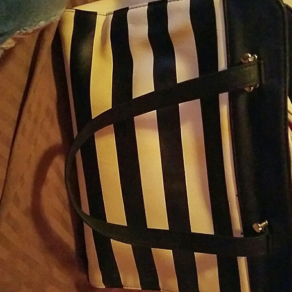 Purse - Picture 2 of 4