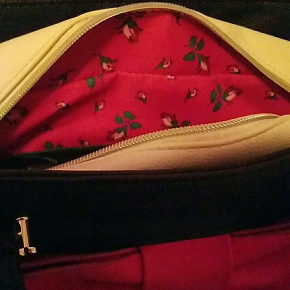 Purse - Picture 3 of 4