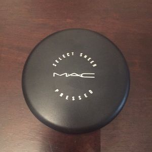 💫 Select Sheer Pressed in NC20