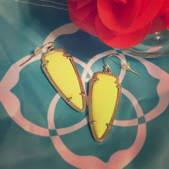 Kendra Scott Sky Arrow Neon Yellow Earrings