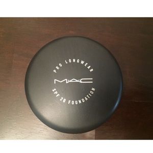 💫 Mac Pro Longwear Foundation in NC45