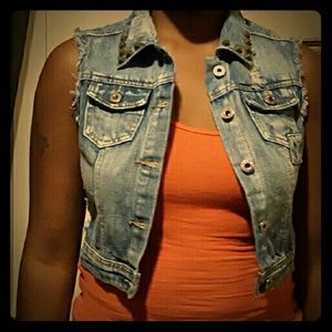 Jean distressed vest