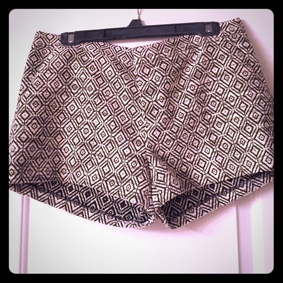 Banana Republic Pants - Banana republic quilted shorts Black & white NEW