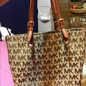 Michael kors hand bag