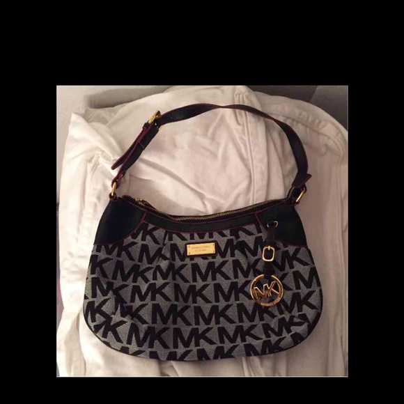 Micheal kors purse