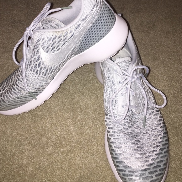 Women Nike Roshe's
